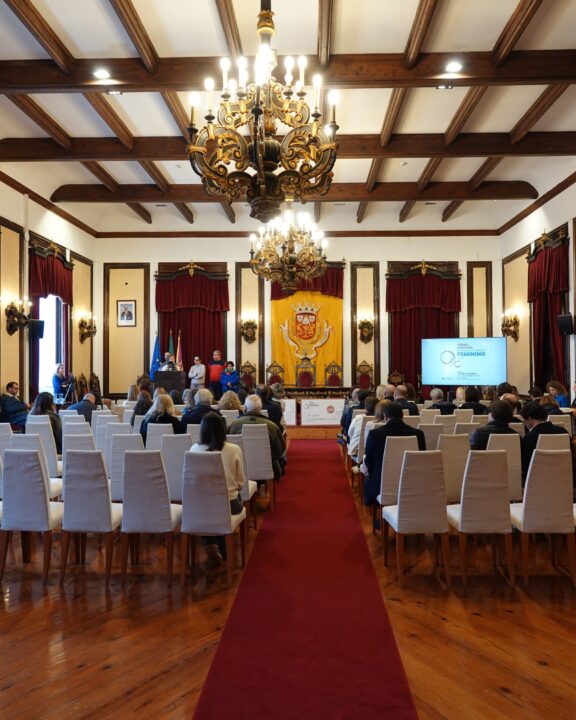 Prémio Empreendedorismo Feminino VERTICAL 4X5 13 (Personalizar)