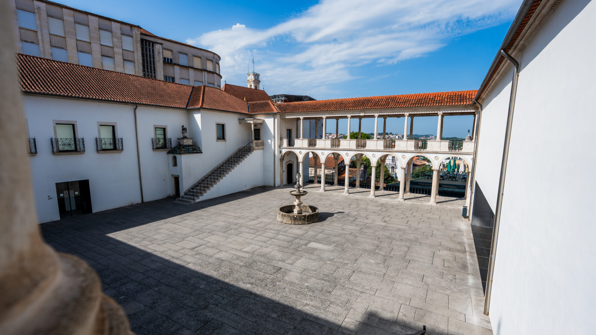 Museus e monumentos de Coimbra registam danos após tempestade Kristin