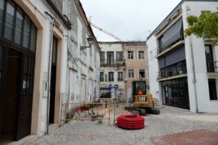 Arrancam os trabalhos para concluir intervenção no Terreiro da Erva